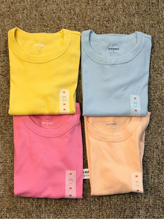 Old Navy Tops - 🤍New Old Navy 4 piece Tee & Tank  set🤍